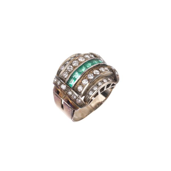 



EMERALD AND DIAMOND BAND RING IN 14KT GOLD