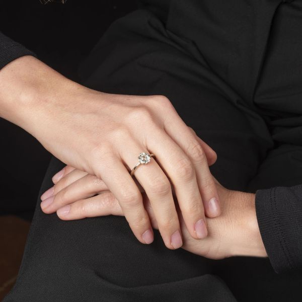 ANELLO SOLITARIO CON DIAMANTE