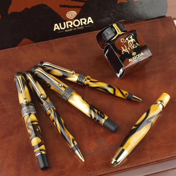 AURORA AFRIKA SET: PENNA STILOGRAFICA, PENNA ROLLERBALL, PENNA A SFERA, PORTAMINE E SKETCH PEN EDIZIONE  [..]