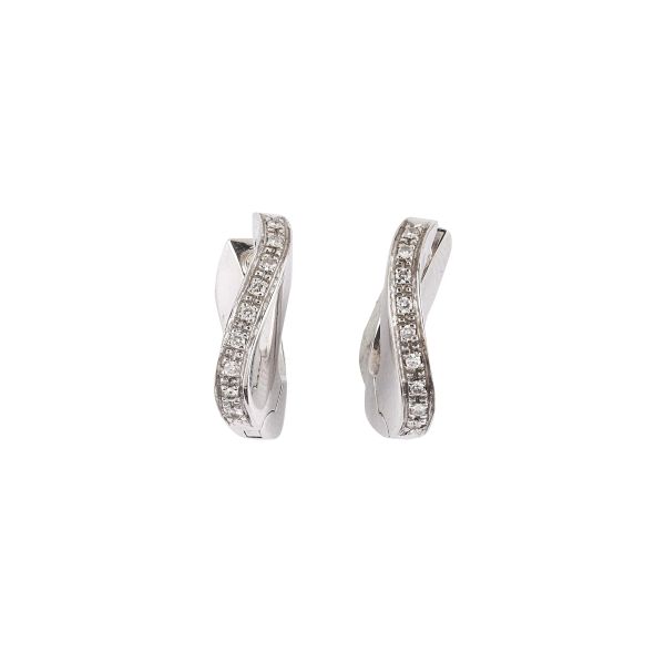 



DIAMOND CLIP EARRINGS IN 18KT WHITE GOLD