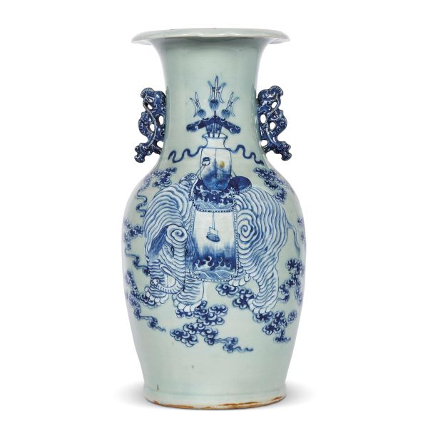 A VASE, CHINA, QING DYNASTY, 20TH CENTURY