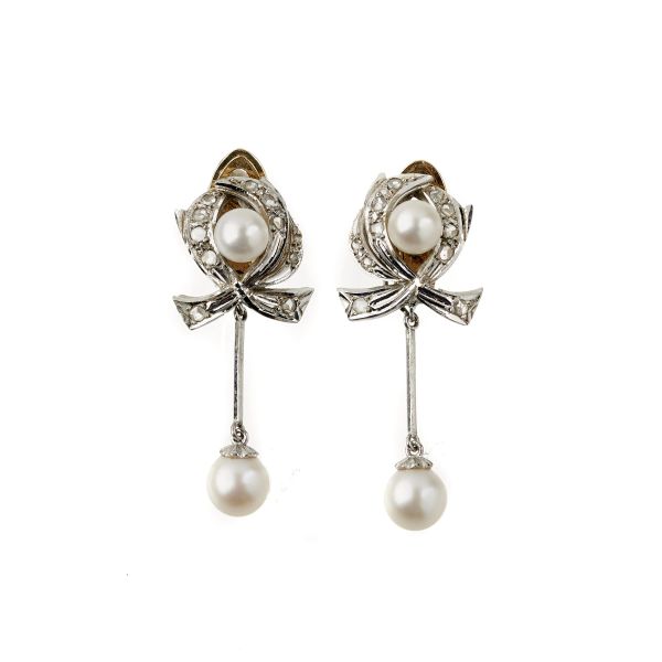 



PEARL AND DIAMOND DROP EARRINGS IN GOLD