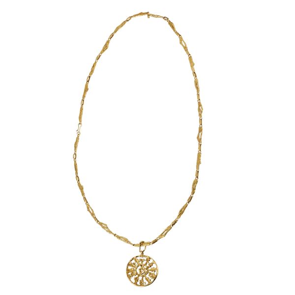 



LONG NECKLACE WITH A PENDANT IN 18KT YELLOW GOLD