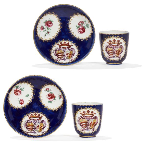 A PAIR OF GINORI STEMMED CUPS WITH SAUCER, DOCCIA, LAST QUARTER 18TH CENTURY