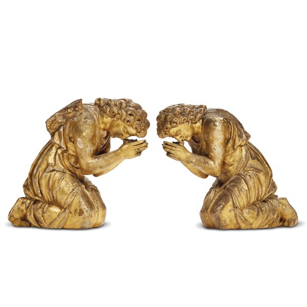 Venetian, 17th century, A pair of praying angels, carved and gilt wood, 23x26x12 cm