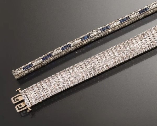  Bracciale, inizi sec. XX, in oro bianco, diamanti e zaffiri                 