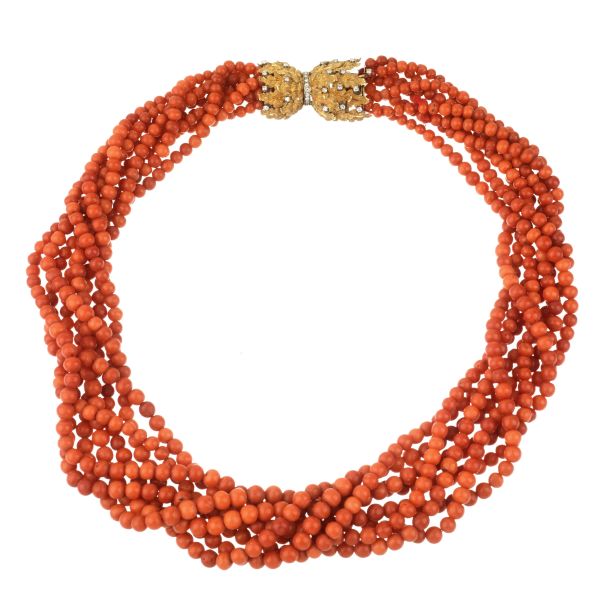 TORCHON CORAL NECKLACE