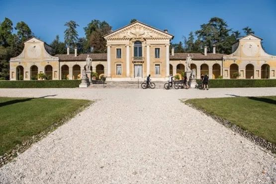 VITTORIO DALLE ORE VILLA DI MASER GIUSEPPE de LASSOTOVICH e CARLO MARCHESI - CHARMING CYCLING 