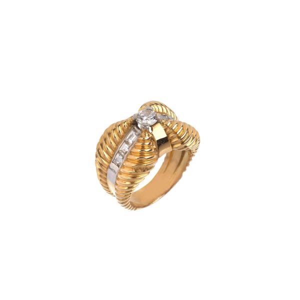 



DIAMOND RING IN 18KT TWO TONE GOLD