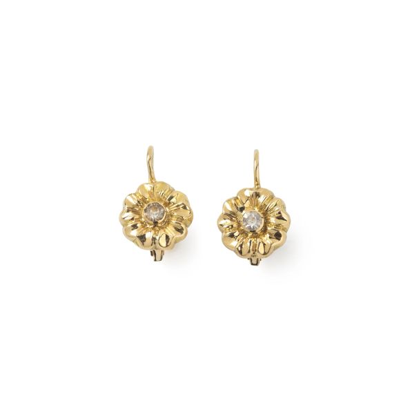 



PAIR OF FLORAL EARRINGS IN 18KT YELLOW GOLD