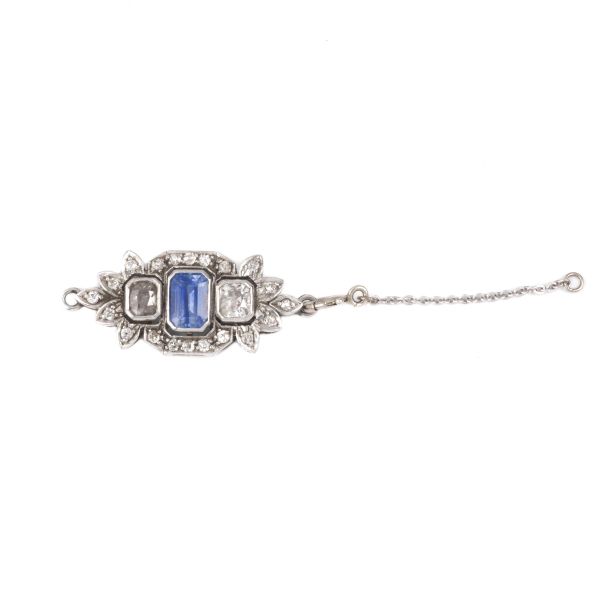 SAPPHIRE AND DIAMOND CLASP IN 18KT WHITE GOLD