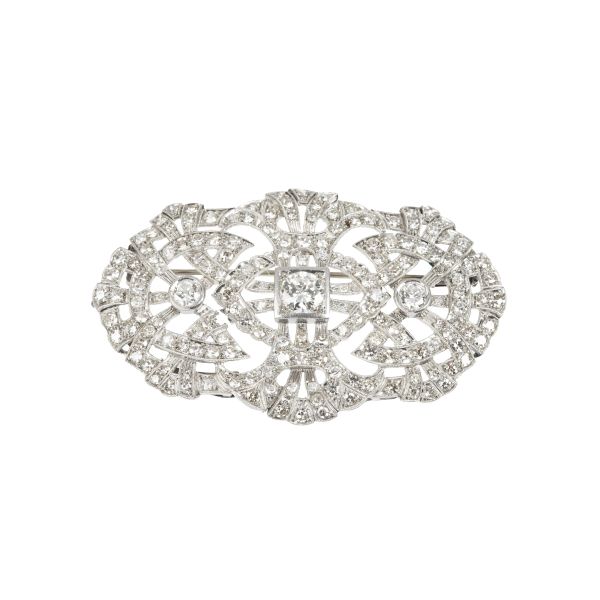 



BROOCH WITH DIAMONDS