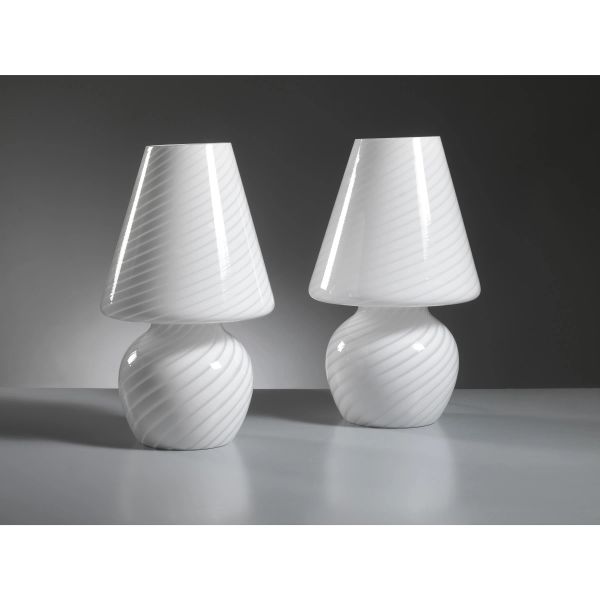 



TWO TABLES LAMPS, WHITE GLASS 