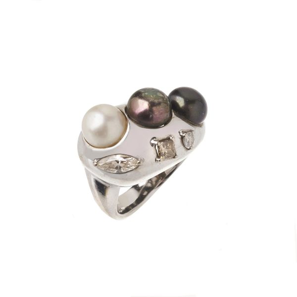 



ANELLO A FASCIA CON PERLE E DIAMANTI