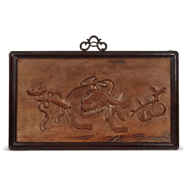 



PANNELLO RETTANGOLARE IN LEGNO INTAGLIATO, CINA, DINASTIA QING, SEC. XX