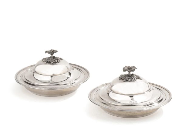 A PAIR OF SILVER PLATED METAL VEGETABLE DISH AND ANOTHER SIMILAR, END OF 19TH CENTURY
