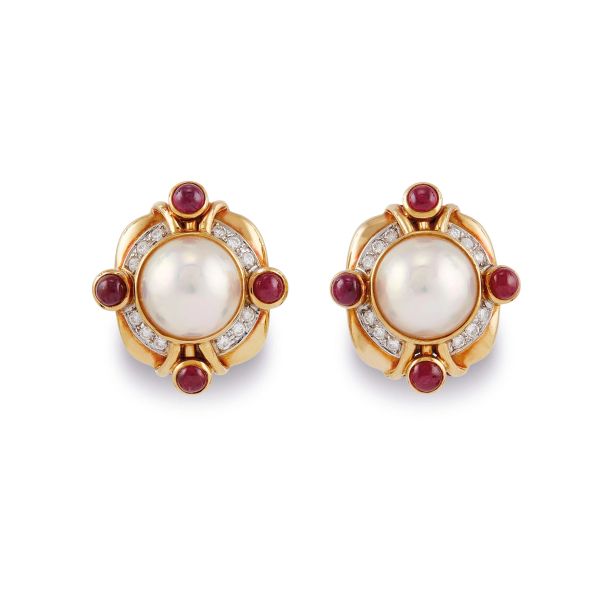 



MABE PEARL RUBY AND DIAMOND EARRINGS IN 18KT TWO TONE GOLD