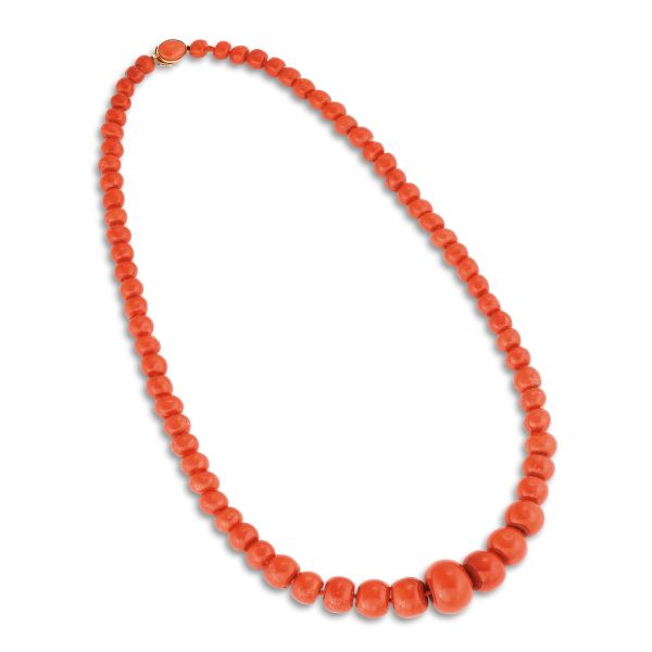 



LONG CORAL NECKLACE IN 18KT YELLOW GOLD