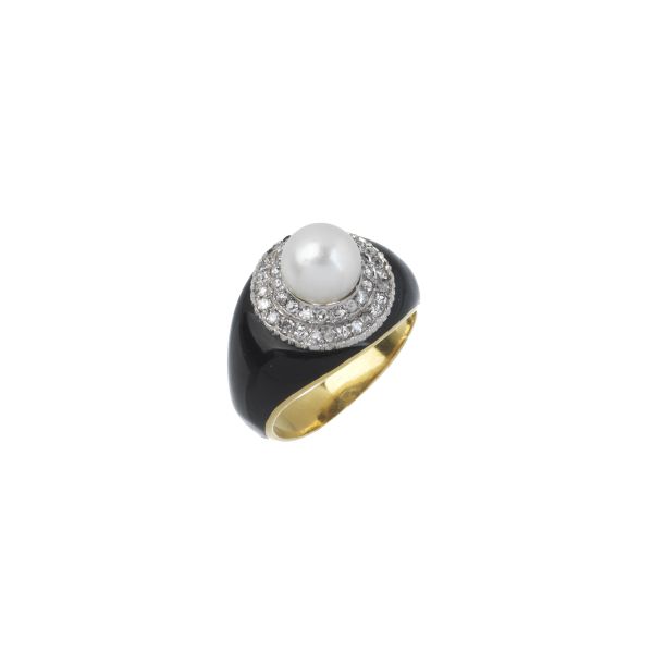 PEARL AND DIAMOND RING IN 18KT TWO TONE GOLD