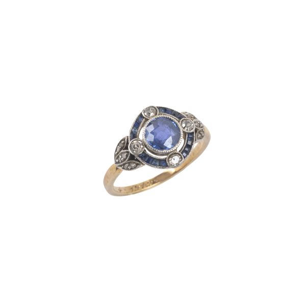 ANELLO CON ZAFFIRO E DIAMANTI
