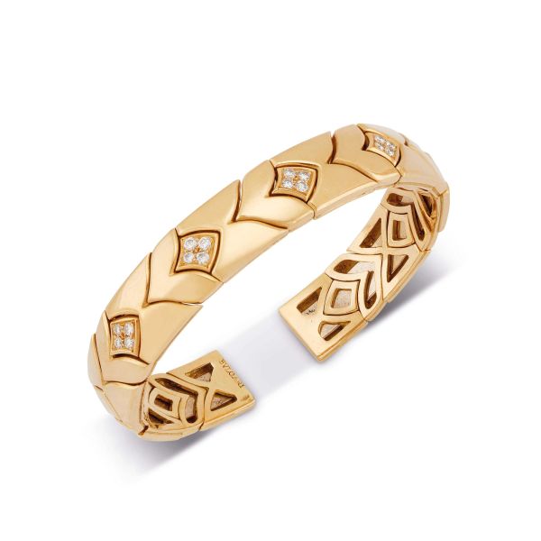 Bulgari - 



BULGARI DIAMOND BRACELET IN 18KT YELLOW GOLD