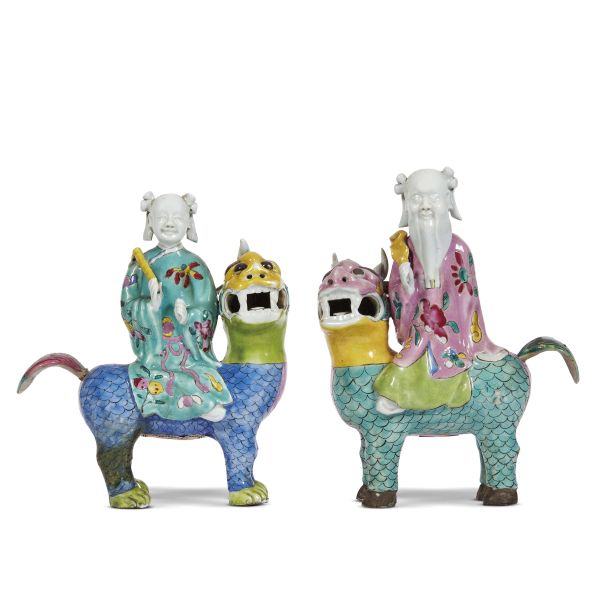 A PAIR OF FIGURES, CHINA, QING DYNASTY, 18TH-19TH CENTURY