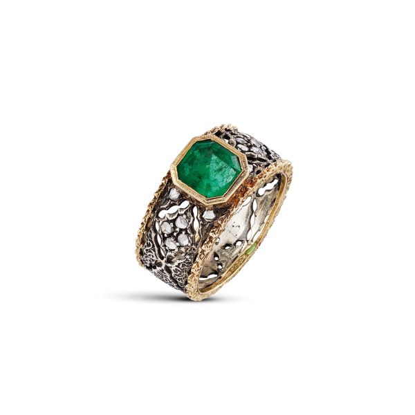 



EMERALD AND DIAMOND BAND RING IN 18KT TWO TONE GOLD