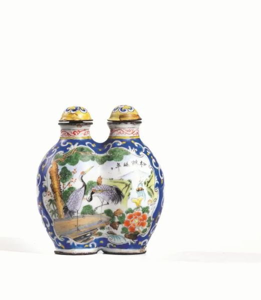 Snuff bottle, Cina fine dinastia Qing, in smalto Canton, a doppio vaso e decorata con gru in paesaggi fioriti, reca marchio Qianlong, alt. cm 6,5