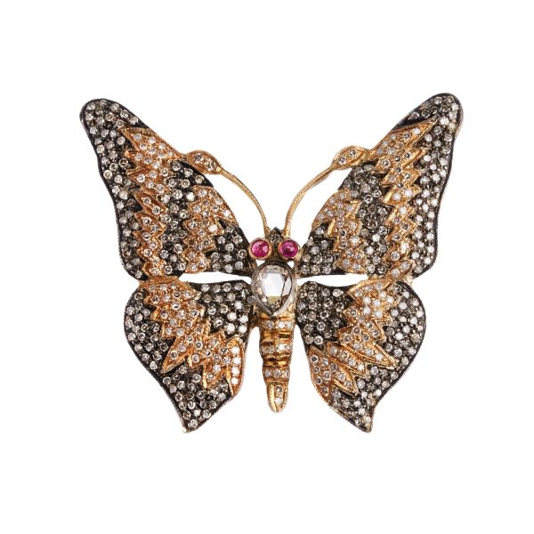 



DIAMOND AND RUBY BUTTERFLY-SHAPED BROOCH IN GOLD AND SILVER 