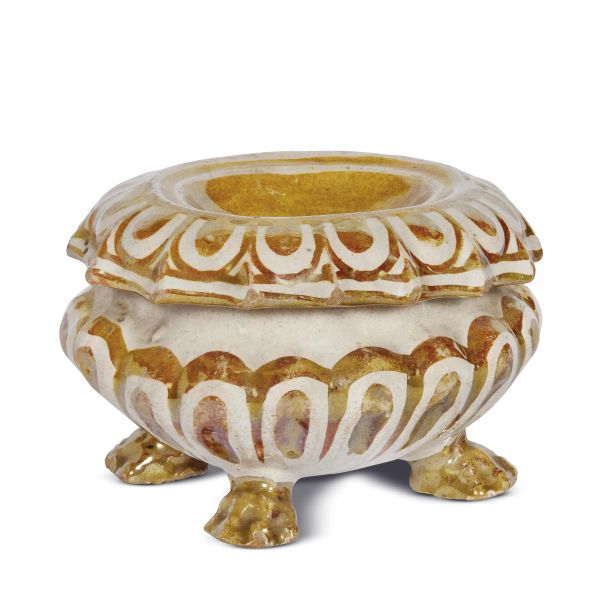 A SALT CELLAR, DERUTA, SECOND HALF 16TH CENTURY