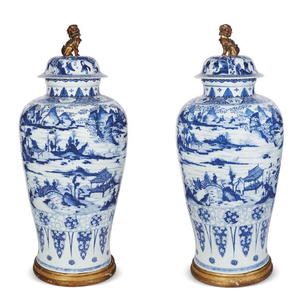 A PAIR OF VASES, CHINA, QING DYNASTY, 17TH CENTURY