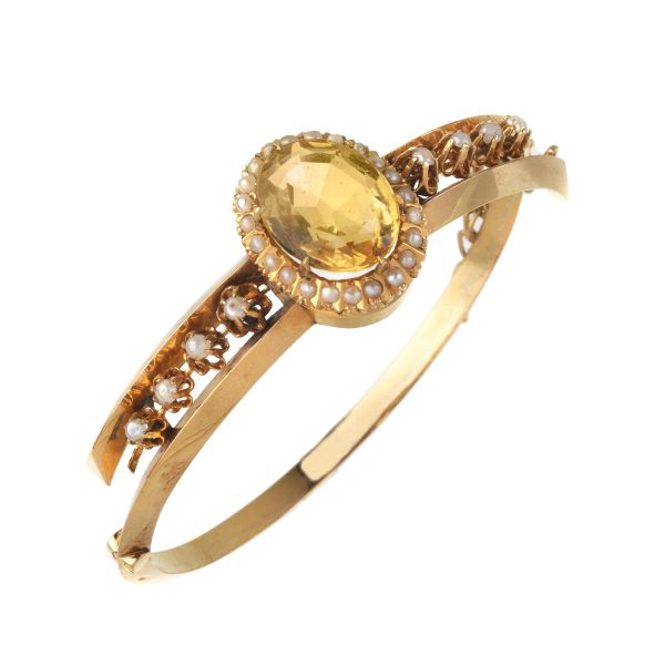 QUARTZ AND MICROBEAD BANGLE IN 18KT YELLOW GOLD