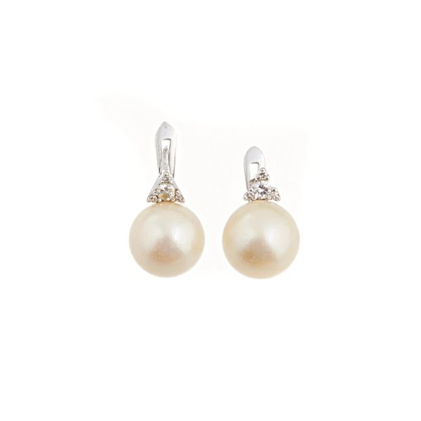 PEARL AND DIAMOND EARRINGS IN 18KT WHITE GOLD
