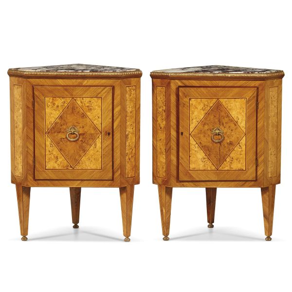 A PAIR OF TUSCAN CORNER CABINETS, SECOND HALF 18TH CENTURY
