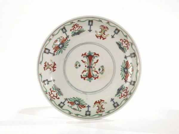 Piatto, Cina sec. XIX, in porcellana, decorato a motivi stilizzati, diam. cm 18,8