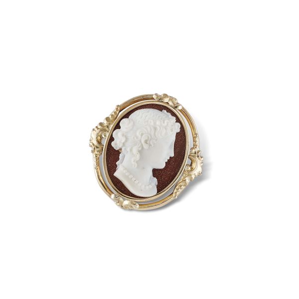 CAMEO BROOCH IN GOLD