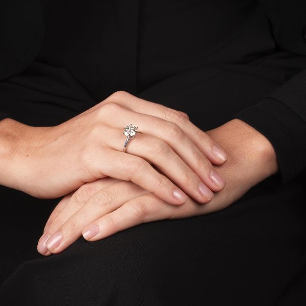 ANELLO SOLITARIO CON DIAMANTE