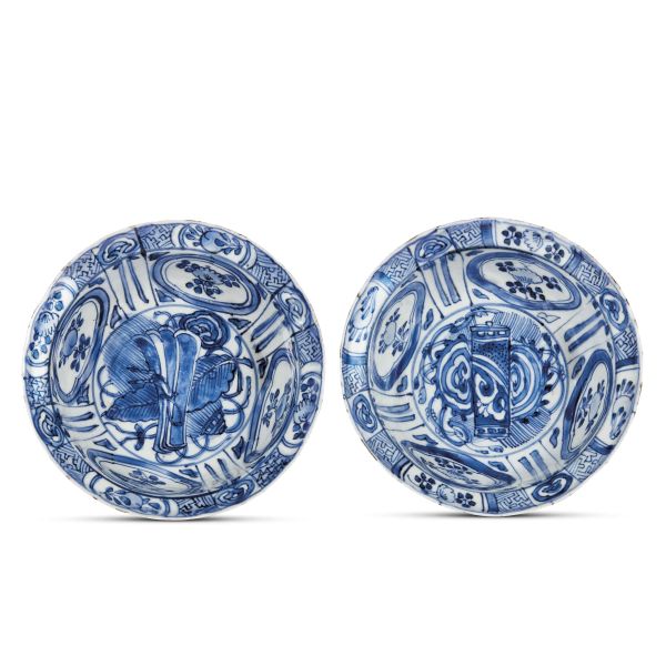 A PAIR OF SMALL BOWLS, CHINA, MING DYNASTY, WANLI PERIOD, 1573-1619