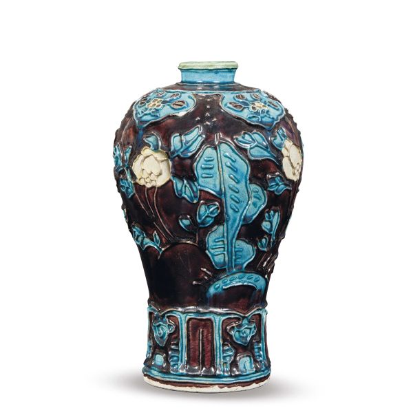 A VASE, CHINA, MING DYNASTY, 16TH-17TH CENTURIES