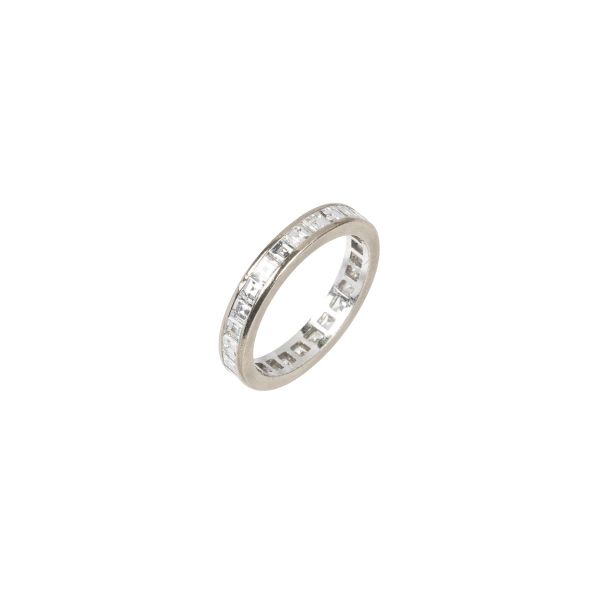 



ANELLO ETERNITY CON DIAMANTI