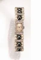  Bracciale-orologio Bulova per Serafini, Firenze,  anni '60, in oro bianco, perle bianche e grigie e diamanti 