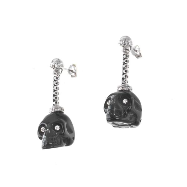 SKULL DROP EARRINGS IN 18KT WHITE GOLD AND ONYX