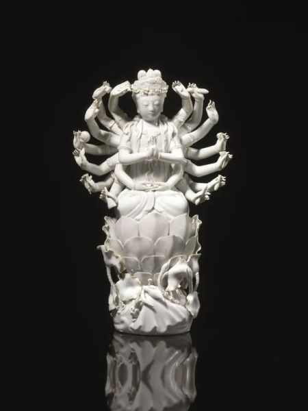  Scultura Cina sec. XIX,  in porcellana Dehua blanc de Cine raffigurante     