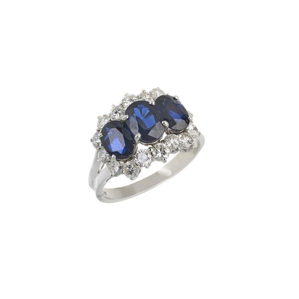 



ANELLO CON ZAFFIRI E DIAMANTI 