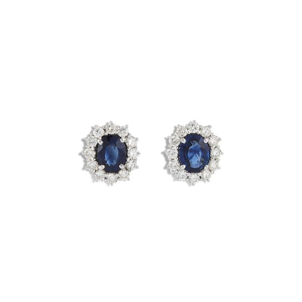 



SAPPHIRE AND DIAMOND EARRINGS IN 18KT WHITE GOLD