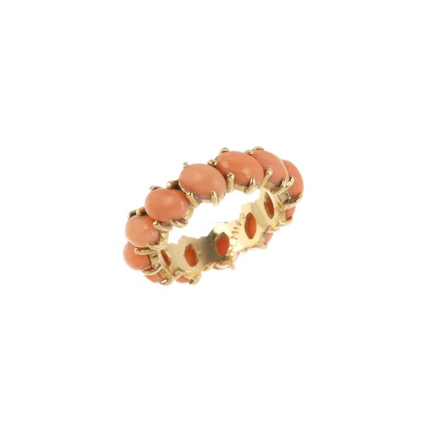 ROSE CORAL RING IN 18KT YELLOW GOLD