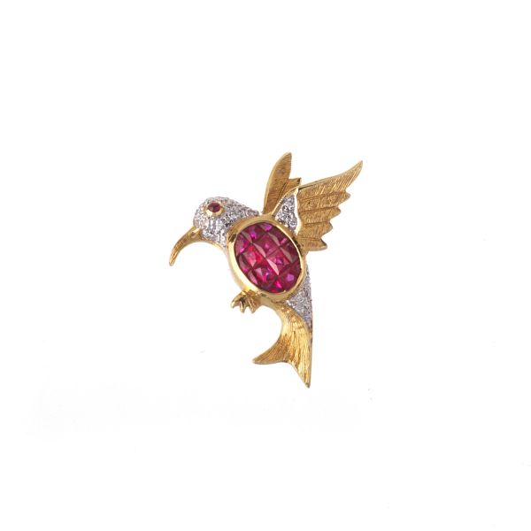 



SMALL COLIBRI SHAPED BROOCH IN 18KT TWO TONE GOLD