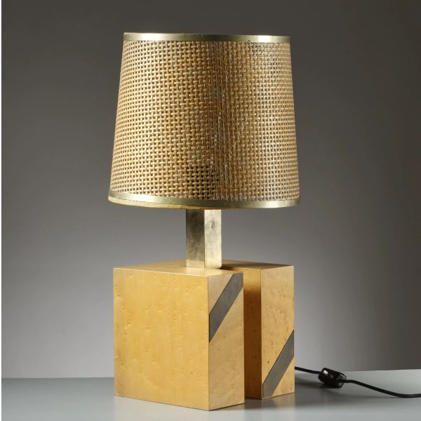 



WOODEN AND METAL TABLE LAMP 