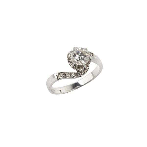 ANELLO CON DIAMANTI