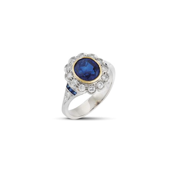 BURMESE SAPPHIRE AND DIAMOND RING IN 18KT TWO TONE GOLD RING